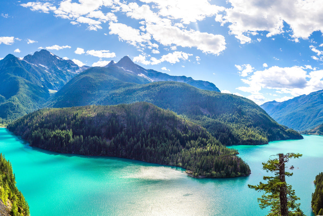 a bright blue lake in North Cascades National Park 2000pc Puzzle