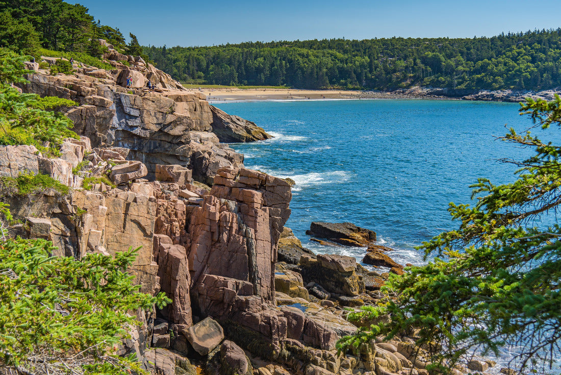 Sand Beach off the rocky coast in Arcadia National Park in Maine 2000pc Puzzle