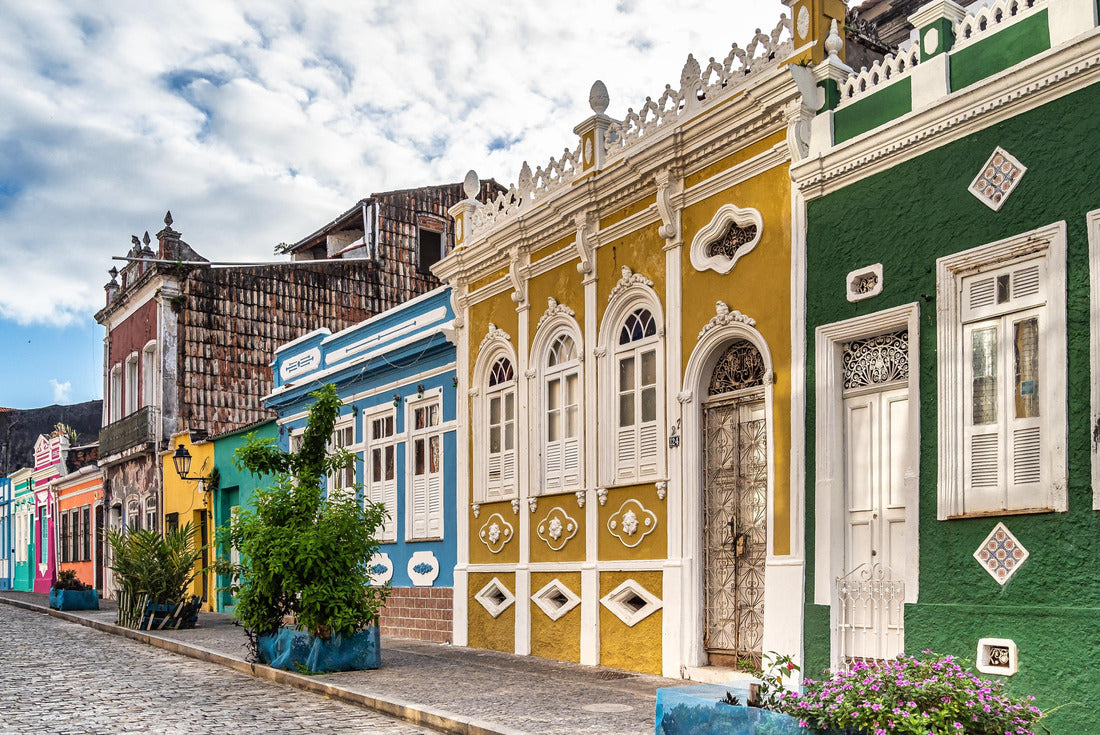 Colored colonial houses in the historic district of Pelourinho and Santo Antonio in Salvador da Bahia, Brazil 2000pc Puzzle