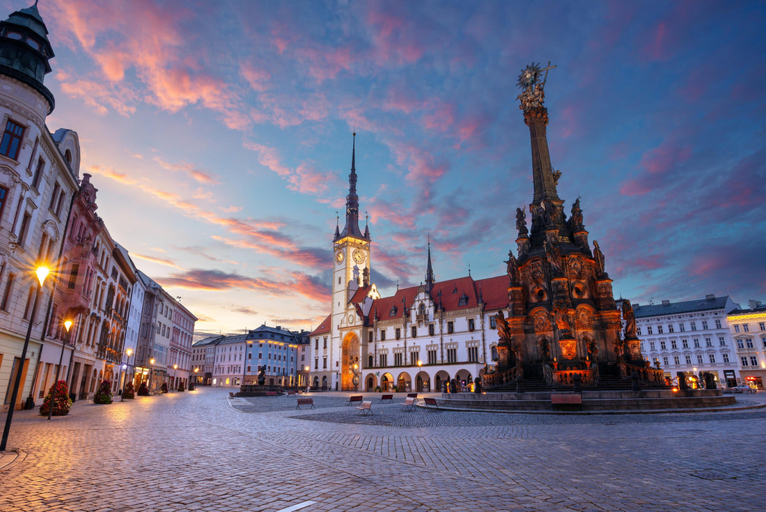 Olomouc, Czech Republic. Cityscape image of downtown Olomouc, Czech Republic with Olomouc City Hall and Honorary Holy Trinity Column at summer sunrise 2000pc Puzzle