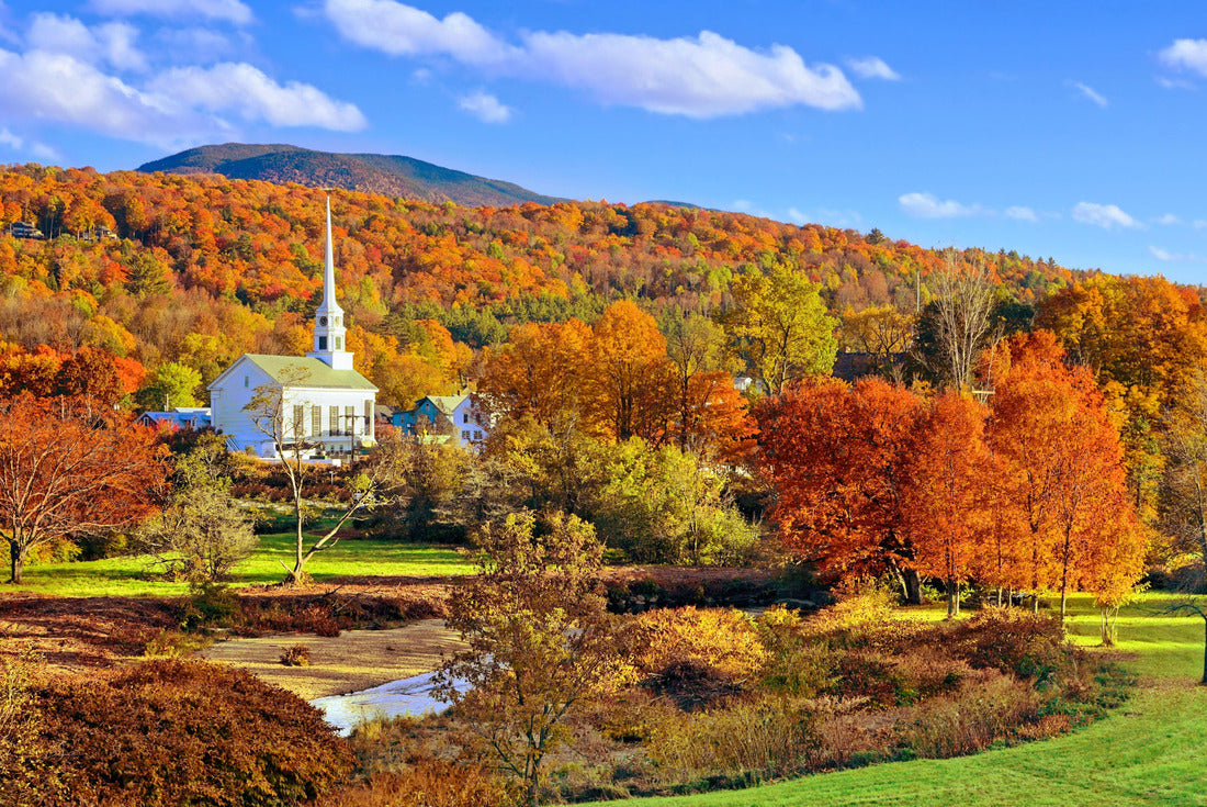 Autumn countryside view of the town of Stowe with white church and fall colors, Vermont, USA 2000pc Puzzle