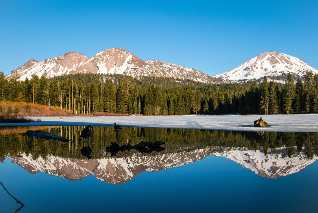 Afternoon view of Lake Manzanita in Lassen Volcanic National Park 2000pc Puzzle