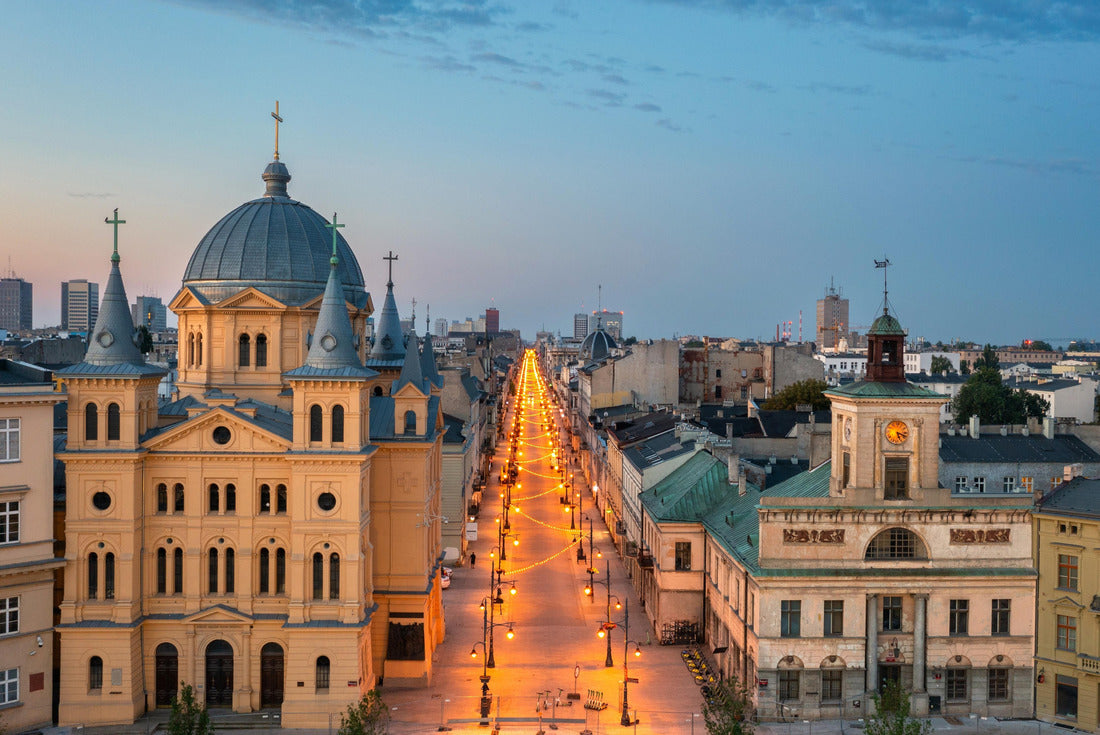 Beautiful scenery in the city center of Lodz with Piotrkowska Street at dawn, Poland 2000pc Puzzle