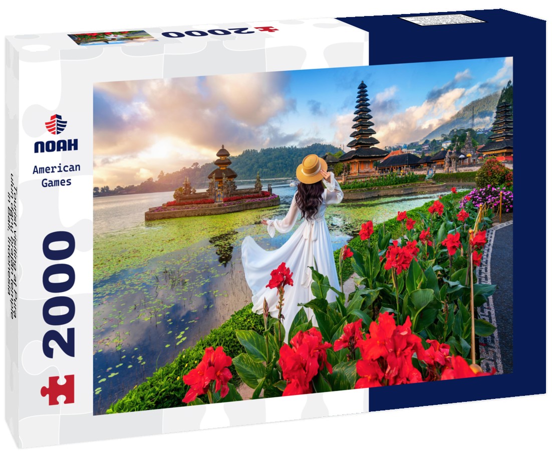 Tourist visiting at Pura ulun danu bratan temple in Bali, Indonesia 2000pc Puzzle