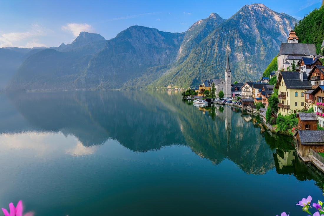 Hallstatt, Austria - Scenic picture-postcard view of famous Hallstatt village reflecting in Hallstattersee lake in the Austrian Alps in beautiful morning light 2000pc Puzzle