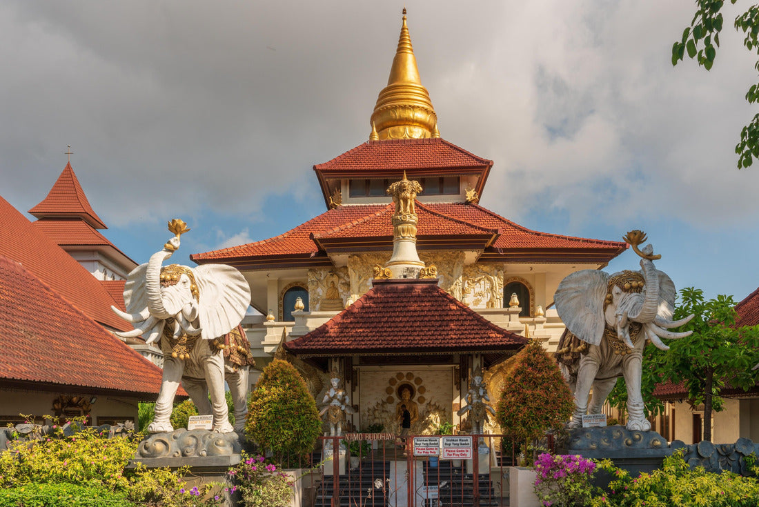 Noah Jigsaw Puzzle Complex of 5 Religious Sites in Nusa Dua. Puja Mandala serves as a perfect example of how 5 of Indonesia's major religions can live harmoniously side-by-side. Buddhist temple Vihara Buddha Guna. Bali 2000 pieces