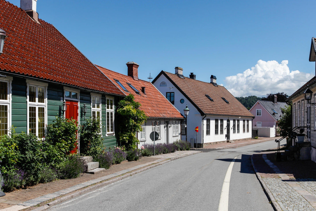Small town street (Båstad, Sweden) 2000pc Puzzle