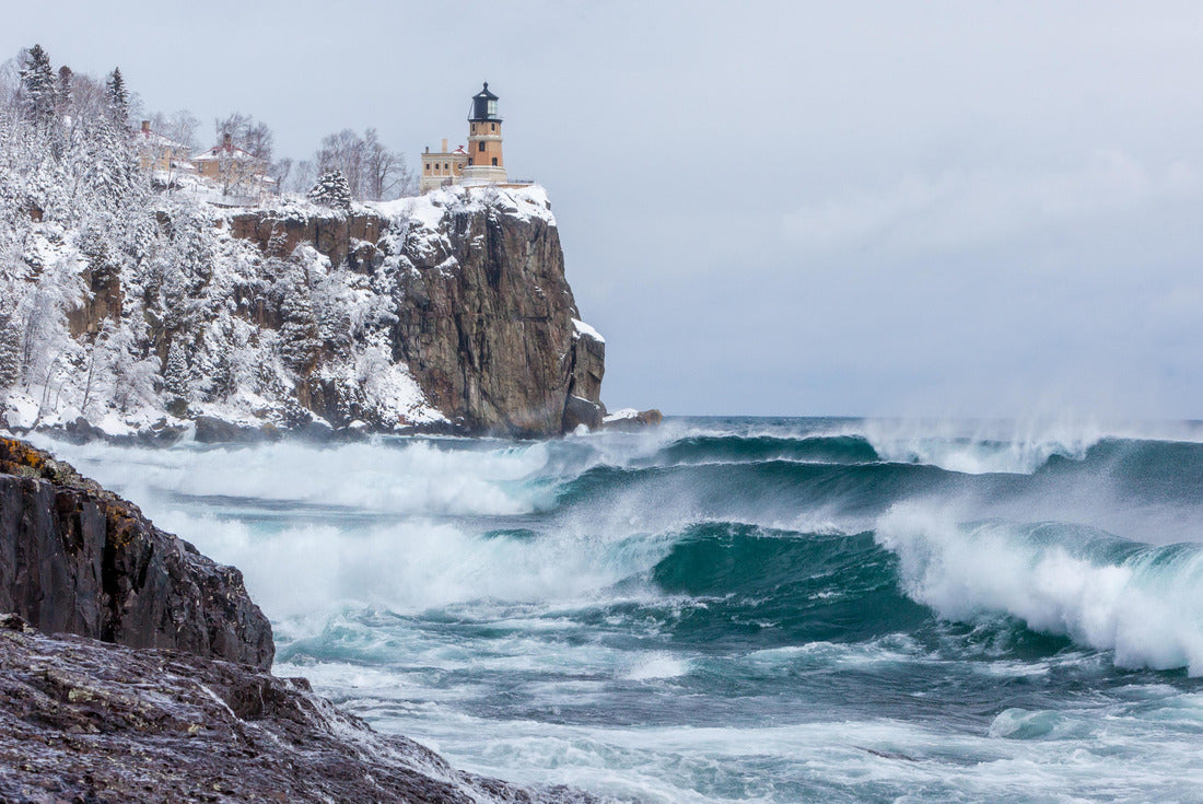 Lake Superior Waves rolling onto the shore at Split Rock Light House 2000pc Puzzle