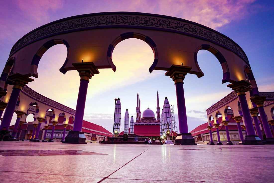 Noah Jigsaw Puzzle Beautiful sunset in the Central Java Grand Mosque, Masjid Agung Jawa Tengah, Semarang, Jawa Tengah, Central Java, Indonesia 2000 pieces