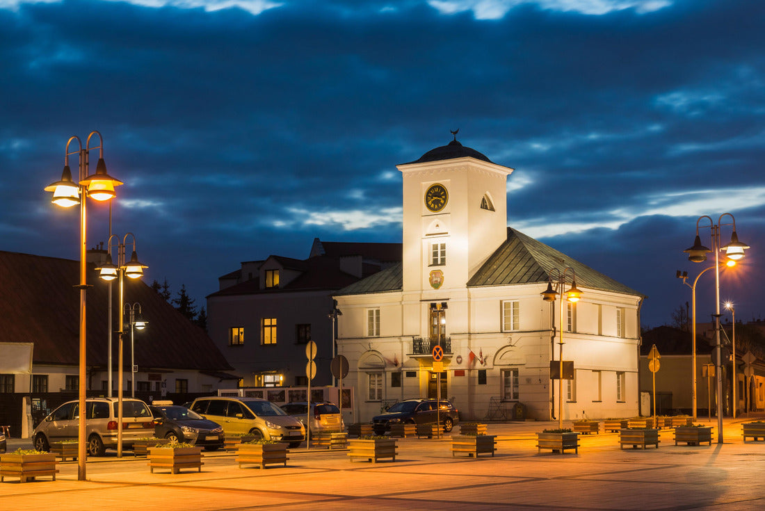 Town Hall at night in Piaseczno city, Poland 2000pc Puzzle