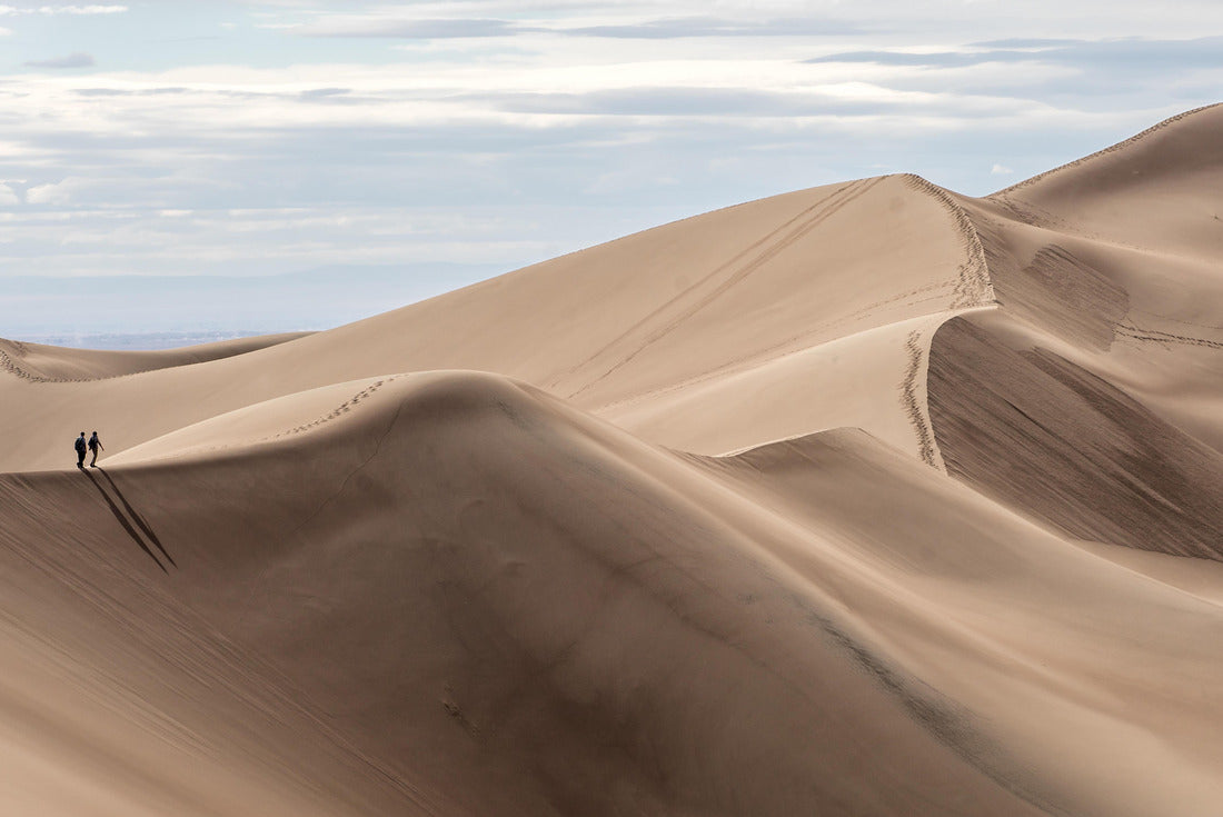 Noah Jigsaw Puzzle Couple hiking at Great Sand Dunes National Park, Colorado 2000 pieces