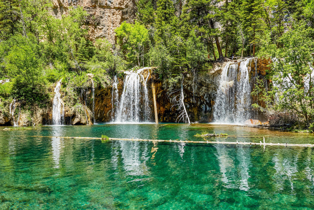 quiet scene of Hanging Lake Waterfall, Colorado, USA 2000pc Puzzle