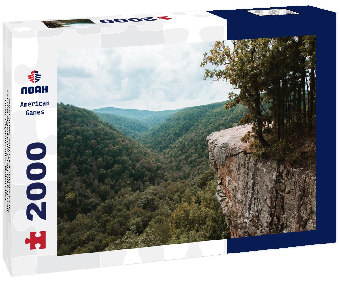 Bluff lines and rock formations on the Hawksbill Crag hiking trail; near Fayetteville, Arkansas 2000pc Puzzle