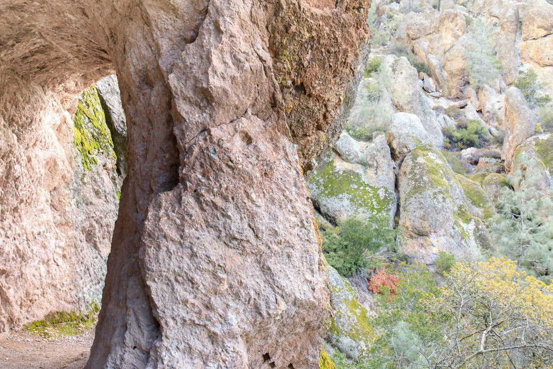 Noah Jigsaw Puzzle Tunnel Rock in High Peaks Trail. Pinnacles National Park, California, USA 2000 pieces