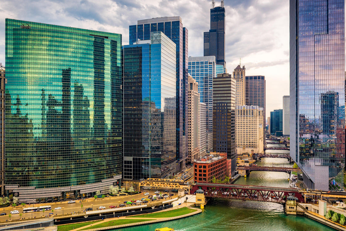 Chicago, Illinois, USA cityscape over the river at dusk 2000pc Puzzle