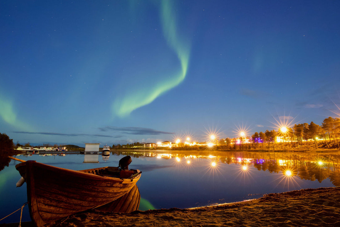 A wooden boat on the lake under a sky with brilliant aurora, Yellowknife, Canada 2000pc Puzzle