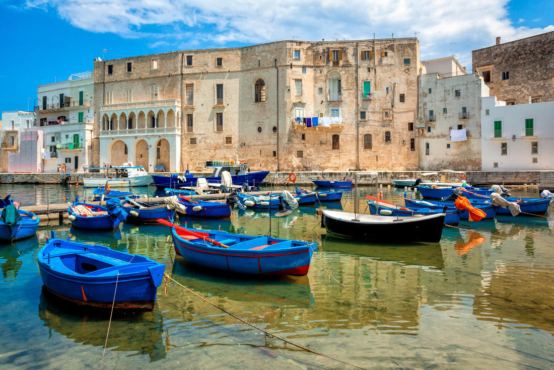 Old harbor of the province of Monopoli of Bari, region of Puglia, southern Italy. Boats in the marina of Monopoli 2000pc Puzzle