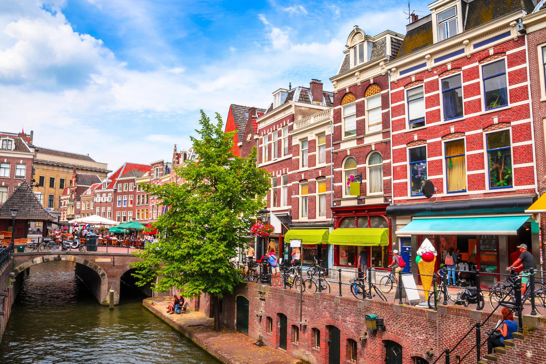 Traditional houses on the Oudegracht in the center of Utrecht, Netherlands 2000pc Puzzle