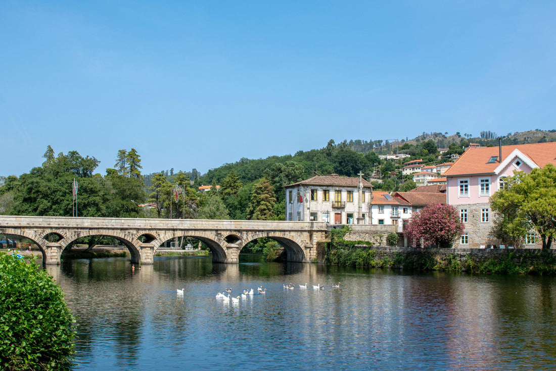 Ancient bridge and village of Arcos de Valdevez, in Minho, Portugal 2000pc Puzzle