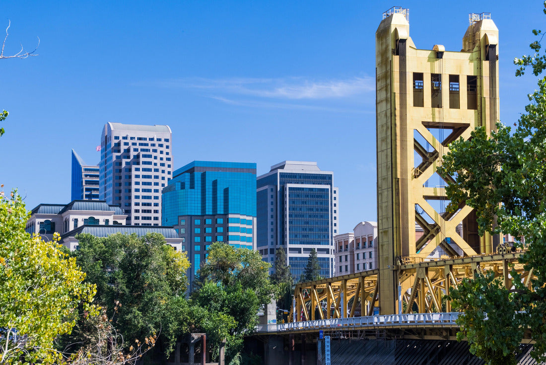 Tower Bridge and downtown skyscrapers on a sunny day in Sacramento, California 2000pc Puzzle