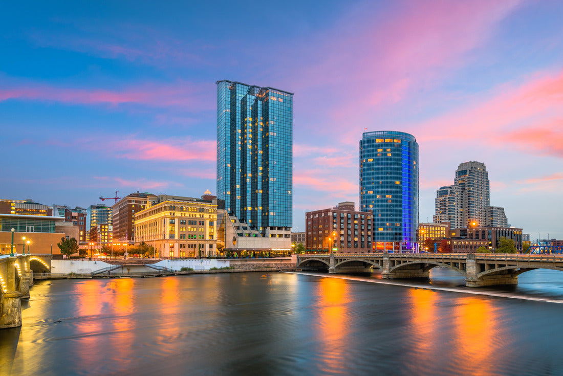 Grand Rapids, Michigan, USA downtown skyline on the Grand River at dusk 2000pc Puzzle