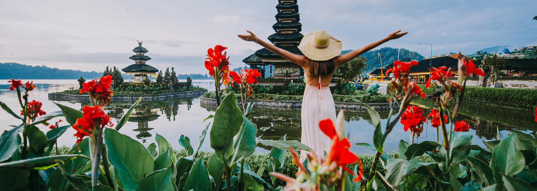 Noah Jigsaw Puzzle Beautiful girl visiting the ulun danu bratan temple in Bali. Concept about exotic lifestyle wanderlust traveling panorama 1000 pieces