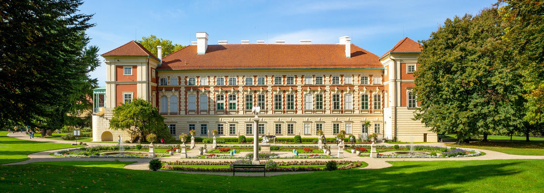 Noah Jigsaw Puzzle Lancut Castle in Poland. Built in the first half of the 17th century. Rear elevation with Italian garden and park panorama 1000 pieces