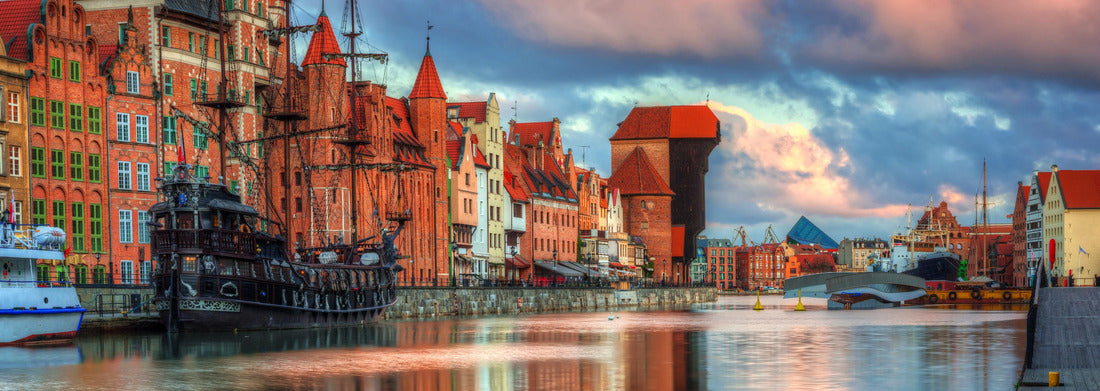 Noah Jigsaw Puzzle Beautiful scenery of the old town of Gdansk over the Motlawa river at sunrise, Poland panorama 1000 pieces