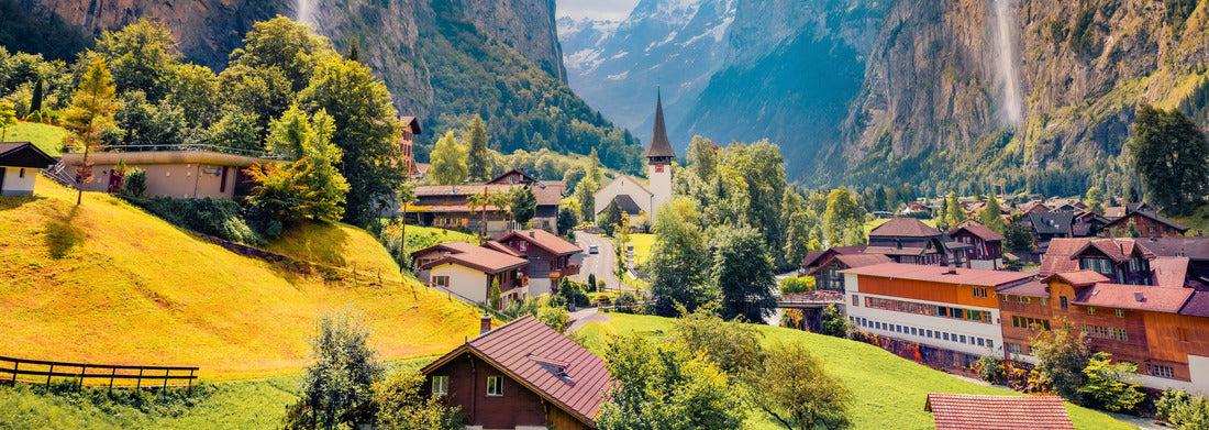 Noah Jigsaw Puzzle Captivating summer view of the waterfall in the village of Lauterbrunnen. Splendid outdoor scene in the Swiss Alps, Bernese Oberland in the Canton of Bern, Switzerland panorama 1000 pieces
