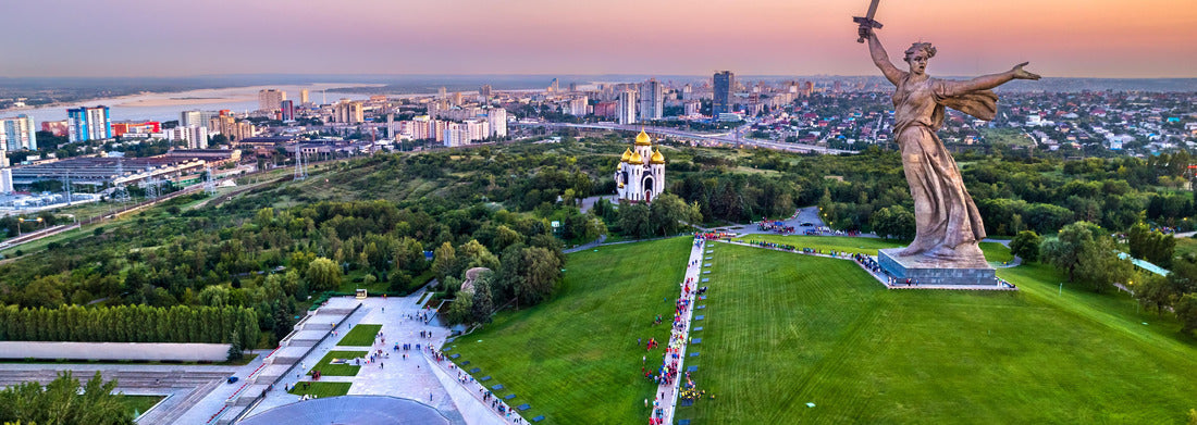 Noah Jigsaw Puzzle Mamayev Kurgan with the Motherland Calls statue commemorating the Battle of Stalingrad in World War II. Volgograd, Russia panorama 1000 pieces