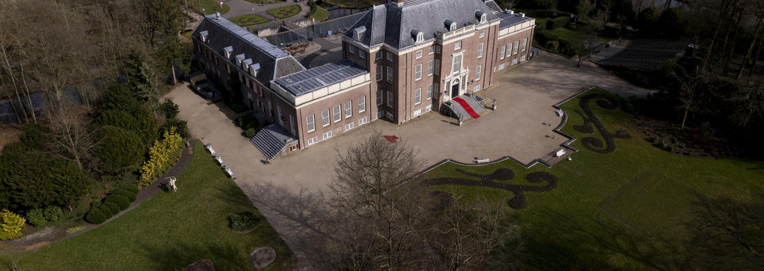 Noah Jigsaw Puzzle Manor Slot Zeist Castle surrounded by green park and urban landscape in the background panorama 1000 pieces