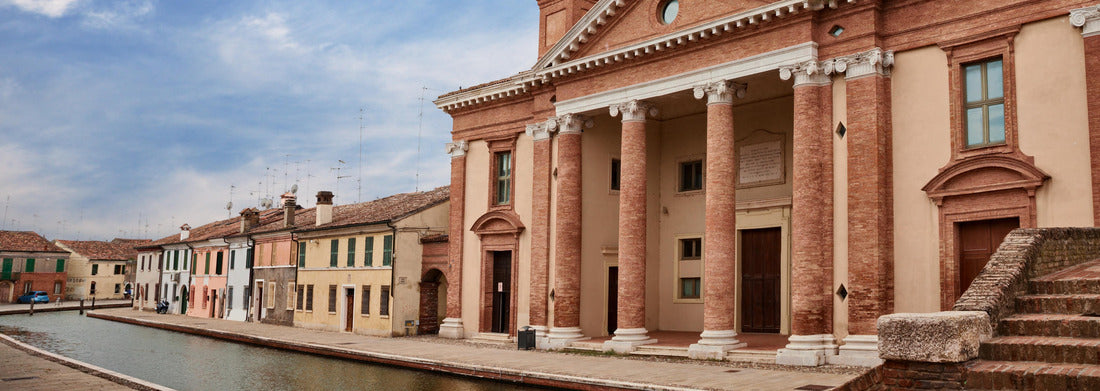 Noah Jigsaw Puzzle Comacchio, Ferrara, Emilia Romagna, Italy: the ancient hospital Ospedale degli Infermi with church in neoclassical architecture panorama 1000 pieces