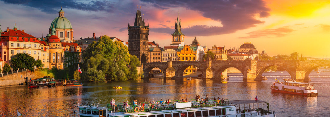 Noah Jigsaw Puzzle Charles Bridge in Prague in Czechia. Prague, Czech Republic. Charles Bridge (Karluv Most) and Old Town Tower. Vltava River and Charles Bridge panorama 1000 pieces