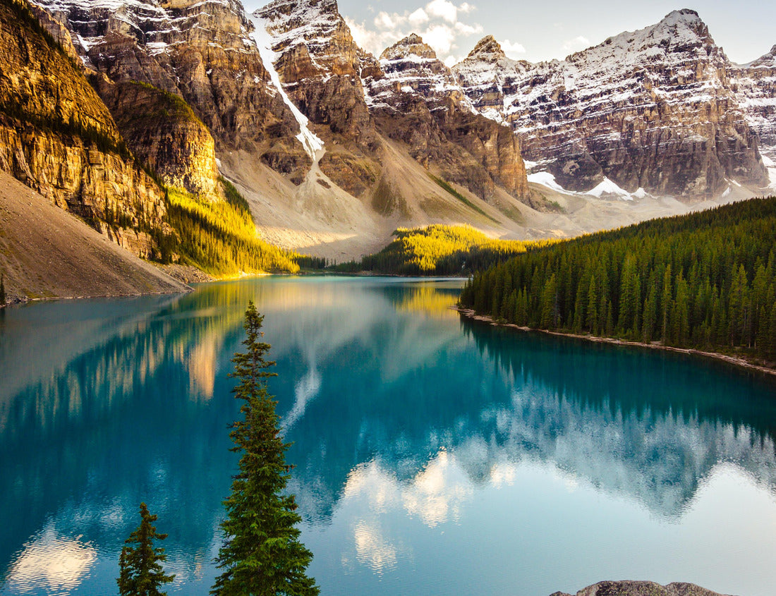ImagiCan Jigsaw Puzzle Landscape view of Moraine Lake and mountain range at sunset in the Canadian Rockies 1000 pieces