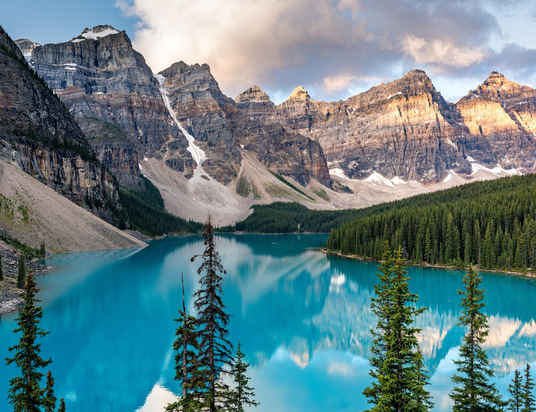 ImagiCan Jigsaw Puzzle Moraine Lake at sunrise, Banff. Canadian Rockies, Alberta, Canada 1000 pieces