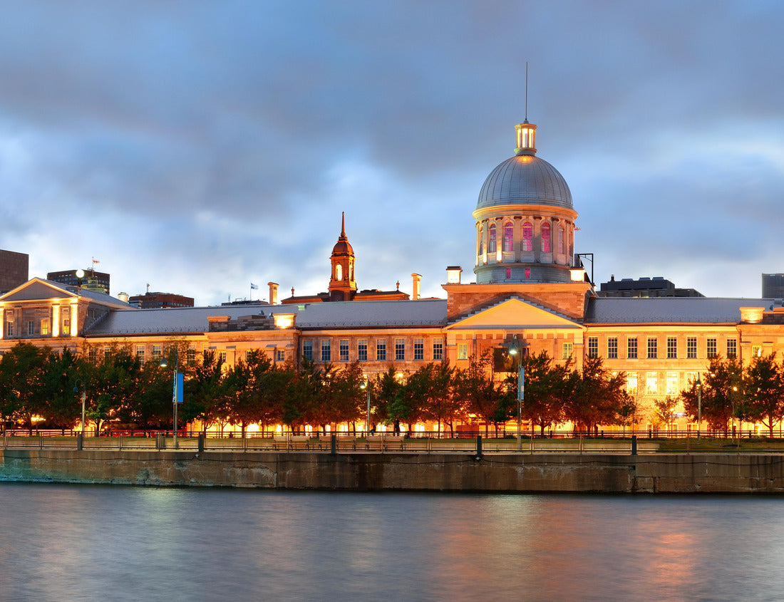 ImagiCan Jigsaw Puzzle Old architecture at dusk on the street in Old Montreal, Canada panorama 1000 pieces