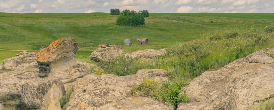 close-up of rock formations and view of Alberta farmlands, Canada 2000pc Panoramic Puzzle
