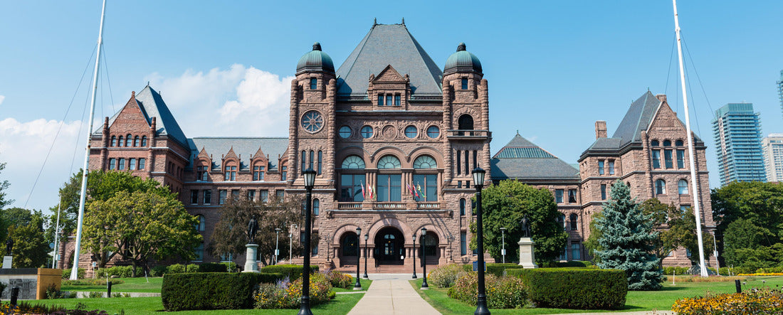 Ontario Legislative Assembly at Queens Park on a clear summer day, Toronto 2000pc Panoramic Puzzle