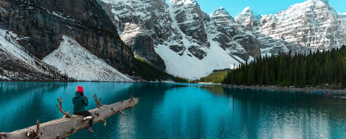 Beautiful turquoise water, Moraine Lake in Banff National Park, Alberta 2000pc Panoramic Puzzle