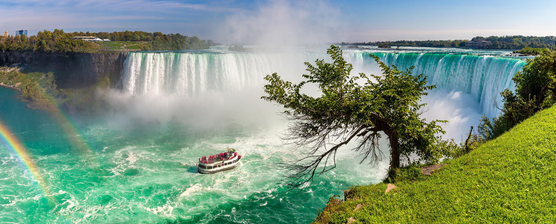 Niagara Falls, Horseshoe Falls and boat trips in Niagara Falls, Ontario 2000pc Panoramic Puzzle
