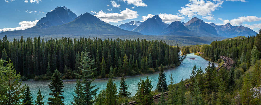 Iconic view of Morants Curve, Banff National Park, Alberta 2000pc Panoramic Puzzle