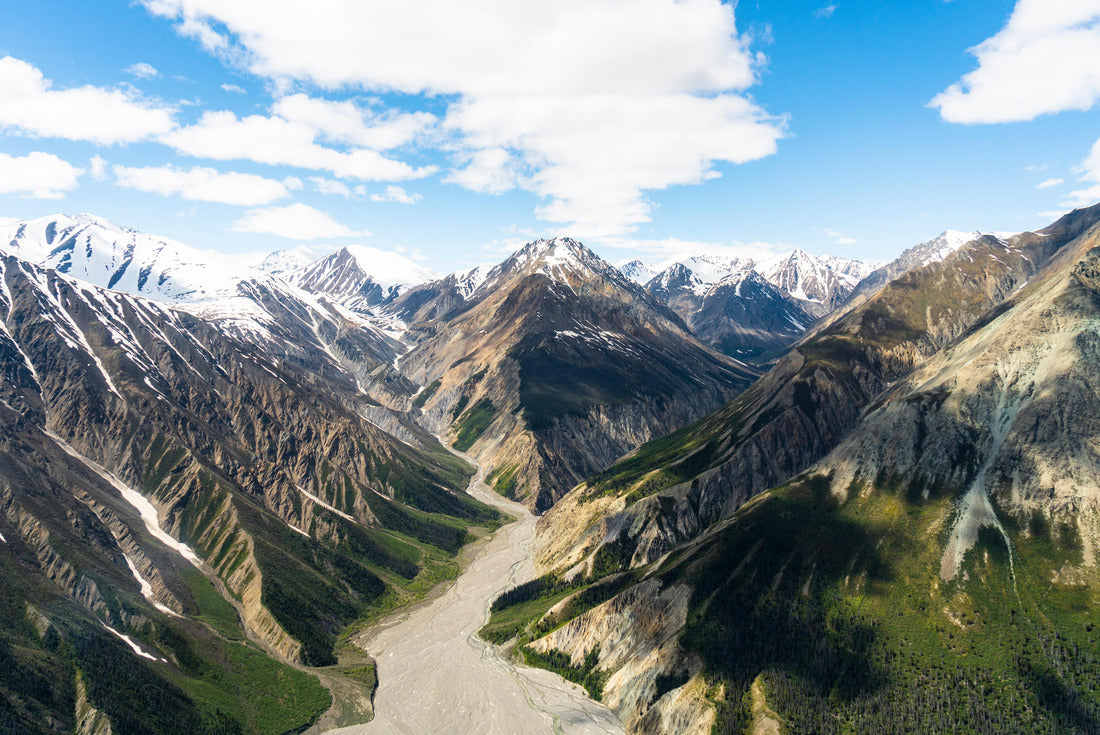 Mountain valley in Yukon, near Mount Logan 2000pc Puzzle