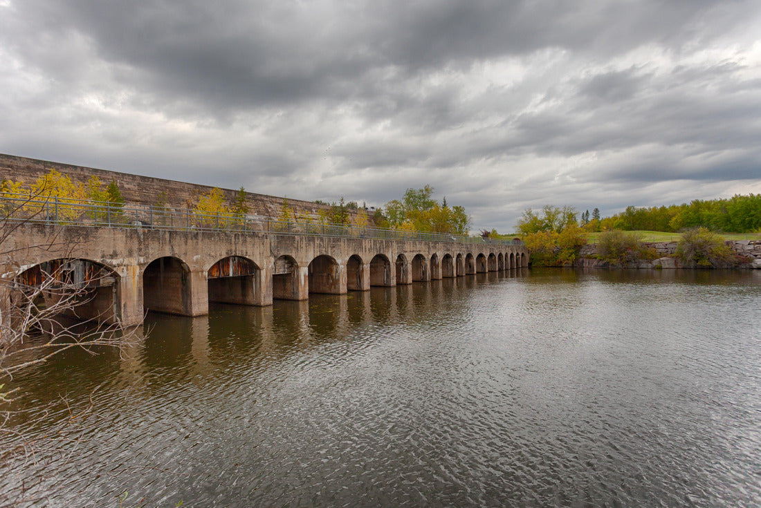 The Pinawa Dam on a cloudy day - Pinawa, Manitoba / Canada 2000pc Puzzle