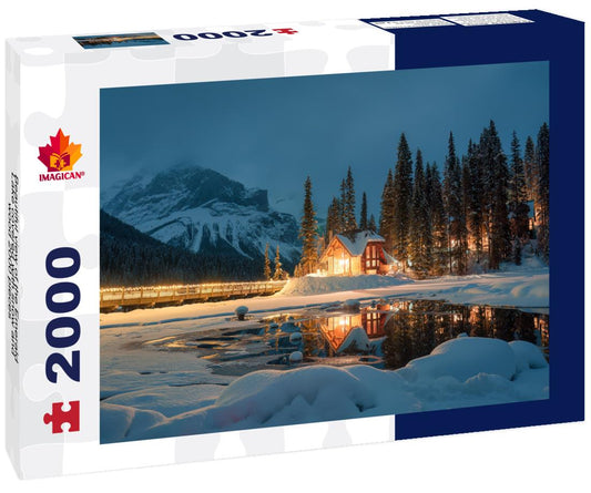 ImagiCan Jigsaw Puzzle Beautiful view of the Emerald Lake covered with snow and wood 2000 pieces