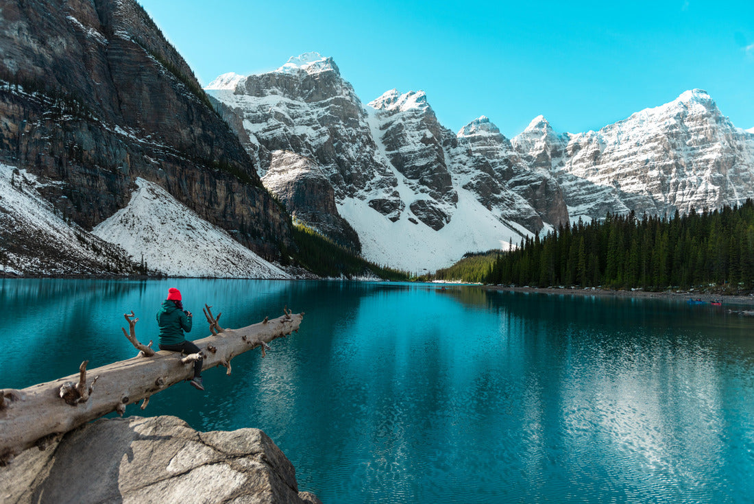 Moraine Lake with snow-capped Rocky Mountains in Banff National Park, Alberta 2000pc Puzzle