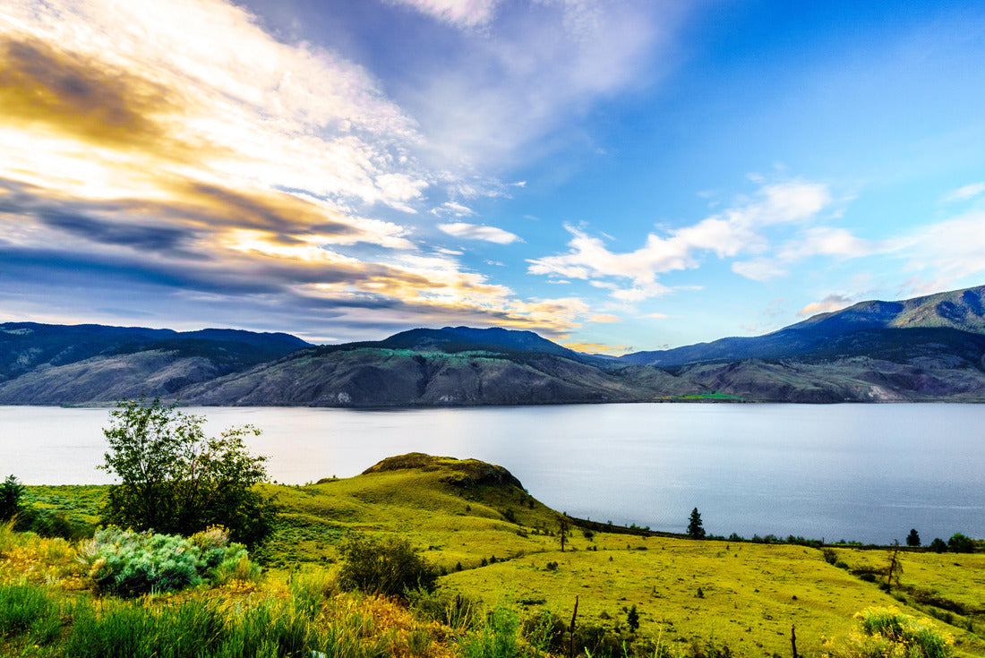 ImagiCan Jigsaw Puzzle Mountain lake and paved road with reflection and fog at sunset in Banff National Park 2000 pieces