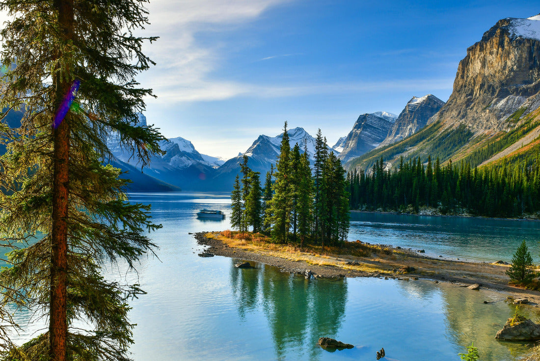 beautiful Spirit Island in Maligne Lake, Jasper National Park, Alberta, Canada 2000pc Puzzle