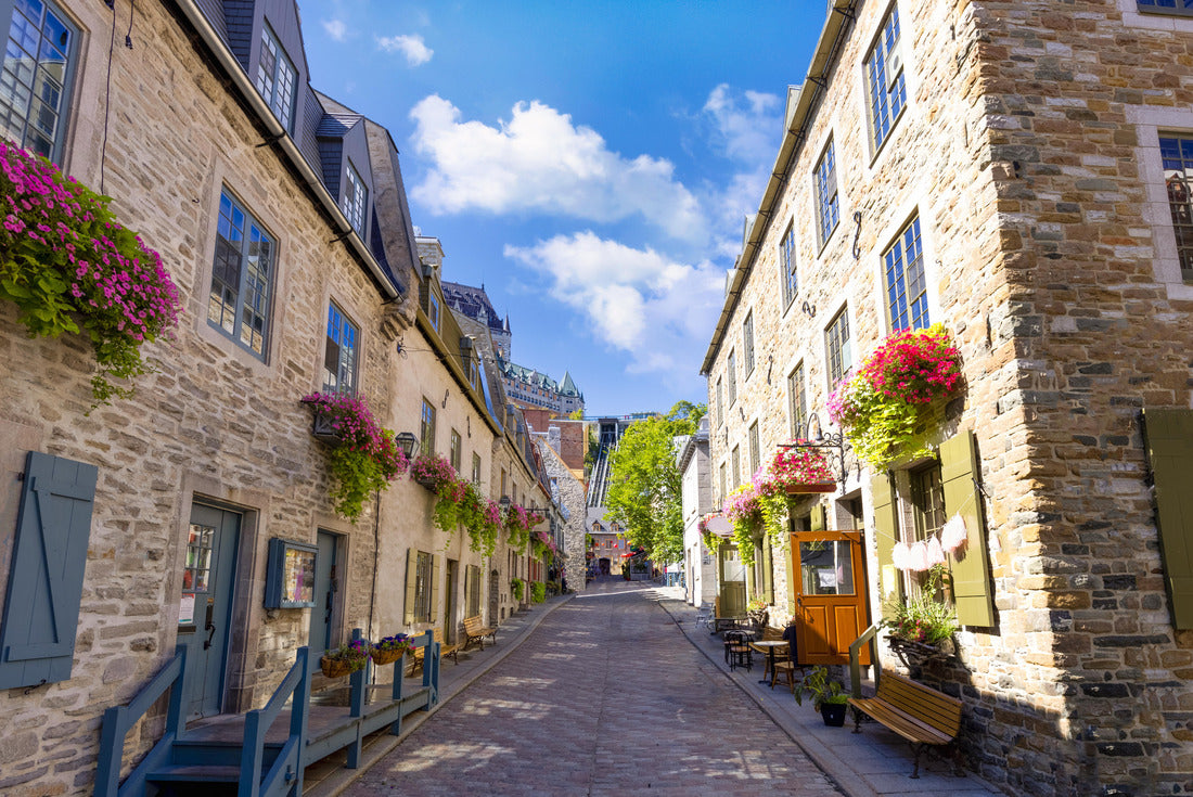 Old Quebec City tourist attractions, Petit Champlain lower town and shopping area 2000pc Puzzle