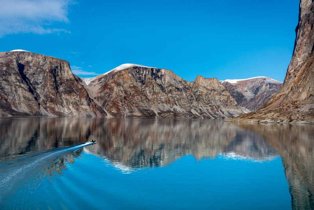 Mountain landscape with reflection. Sam Ford Fjord, Baffin Island in Nunavut, Arctic 2000pc Puzzle