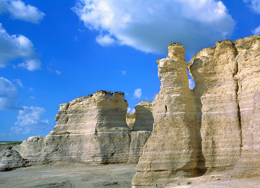 USA, Kansas, Logan County, Monument Rocks. The striated limestone of Monument Rocks form a thick wall, in Logan County, Kansas